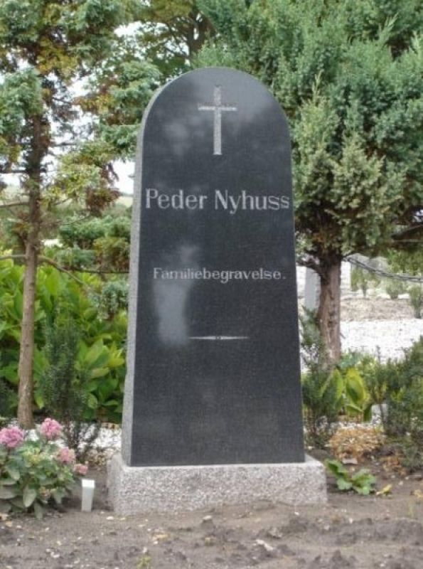 Peter Nyhuu's familiegravsted.jpg